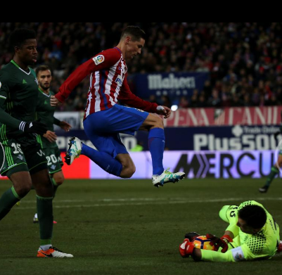 Torres no tuvo suerte de cara al gol un partido más