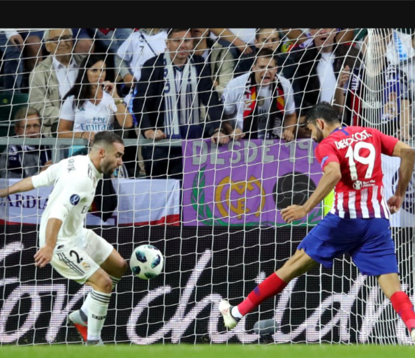 Diego Costa marca su segundo gol de la noche.