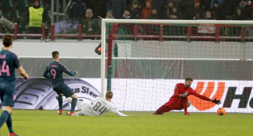 Torres marcó su segundo gol de remate cruzado a la red.