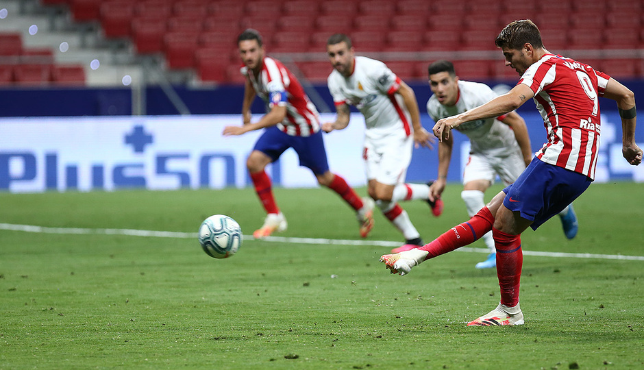 Morata marcó de penalti el primer gol al segundo intento.