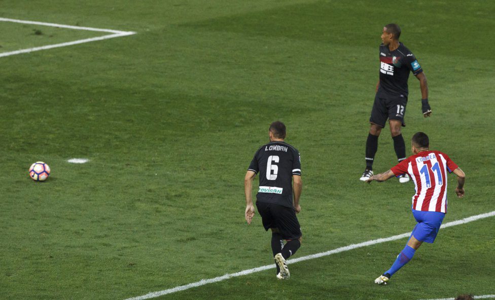 Ángel Correa volvió a  marcar ante el Granada con este gran zurdazo