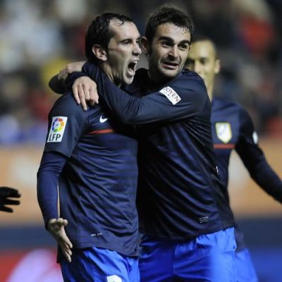 Godin marcó el gol de la victoria en Pamplona