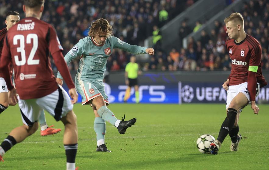 Griezmann marcó el cuarto gol de la noche con este derechazo a la red.