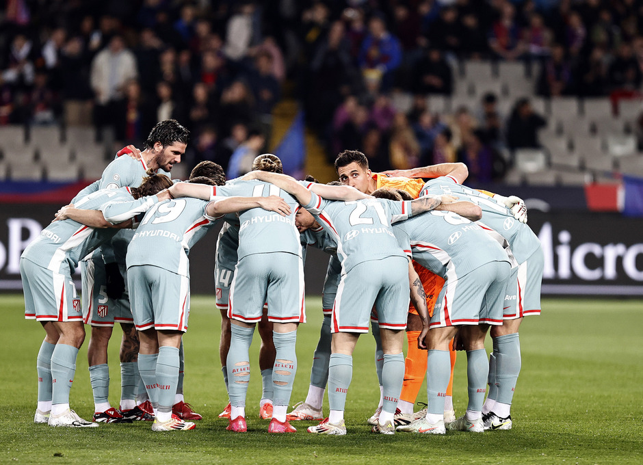 Piña atlética que ser reflejó después sobre el campo.