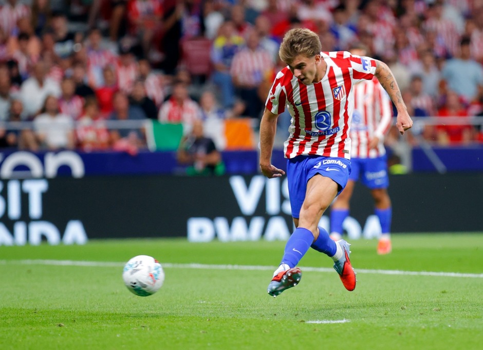 1-0 Pablo Barrios abre el marcador aprovechando un regalo de los groget. 