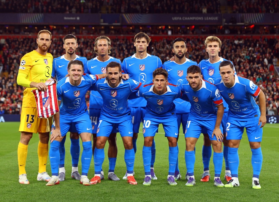 Equipo inicial en Anfield. Equipo inicial en Anfield.