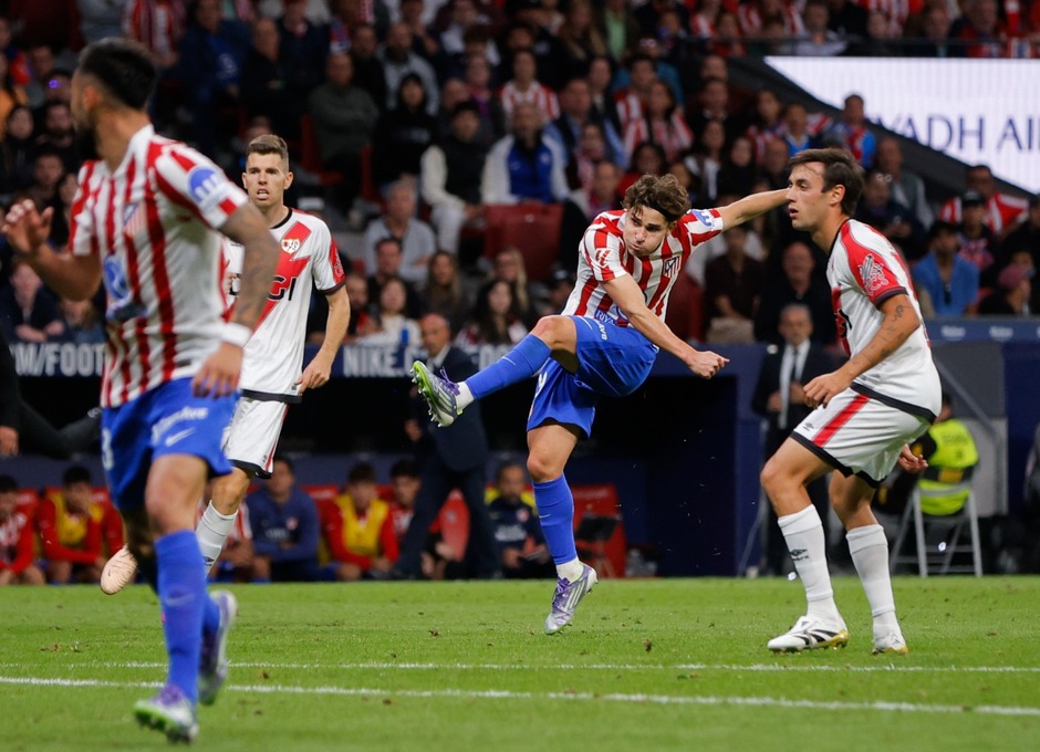 Zurdazo espectacular del goleador argentino. Zurdazo espectacular del goleador argentino.