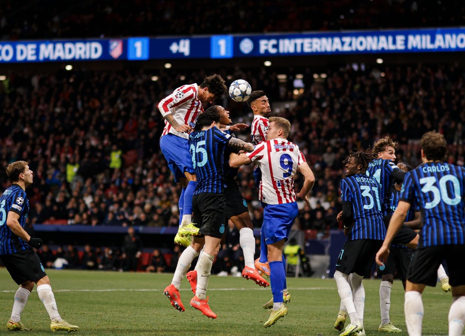 Cabezazo de Giménez para el 2-1 final