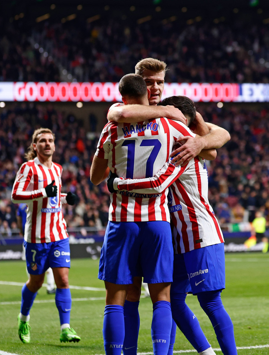 Sorloth celebra su primer gol con su asistente Hancko