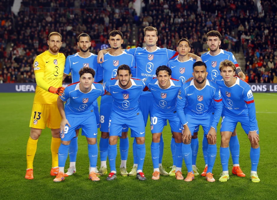 Equipo inicial del Atlético de Madrid en Eindhoven