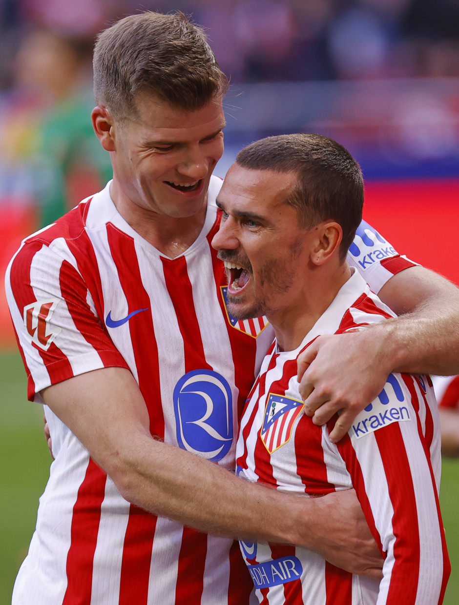 Sorloth celebra con Griezmann el golazo del francés.