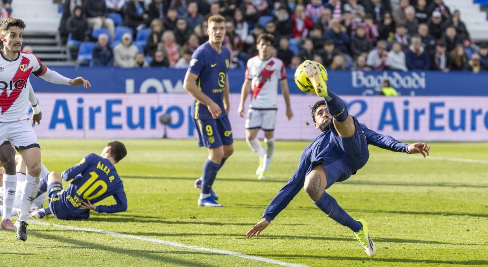 Chilena sin premio de Nico González en el área del Rayo