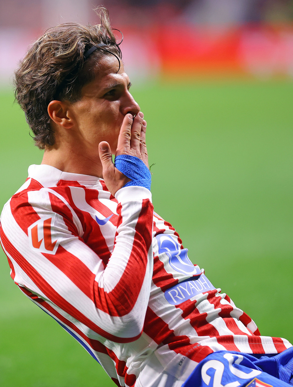 Giuliano Simeone celebra su gol ante el FC Barcelona