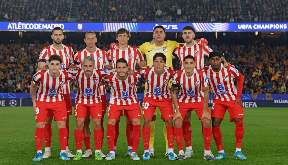 Alineación del Atlético de Madrid en el Camp Nou ante el Barcelona