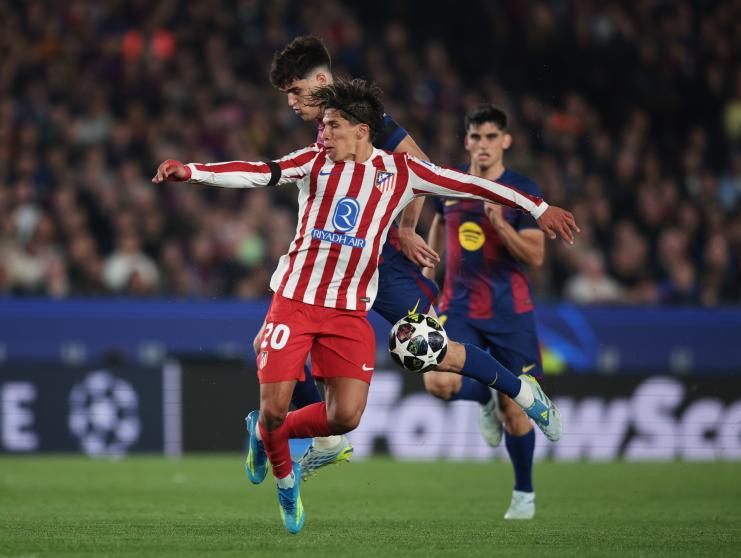 Expulsión de Pau Cubarsí tras falta a Julián Álvarez