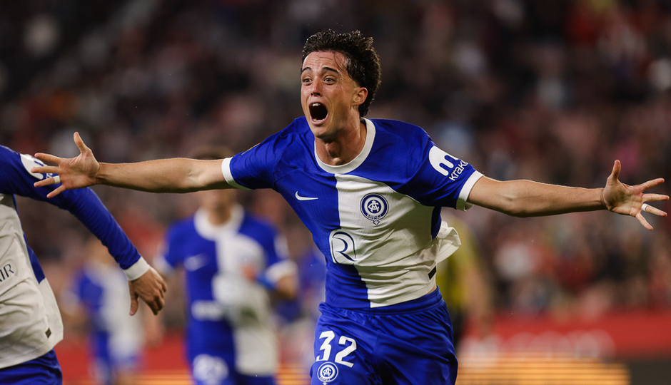 Javi Boñar celebra su gol en el debut con el primer equipo