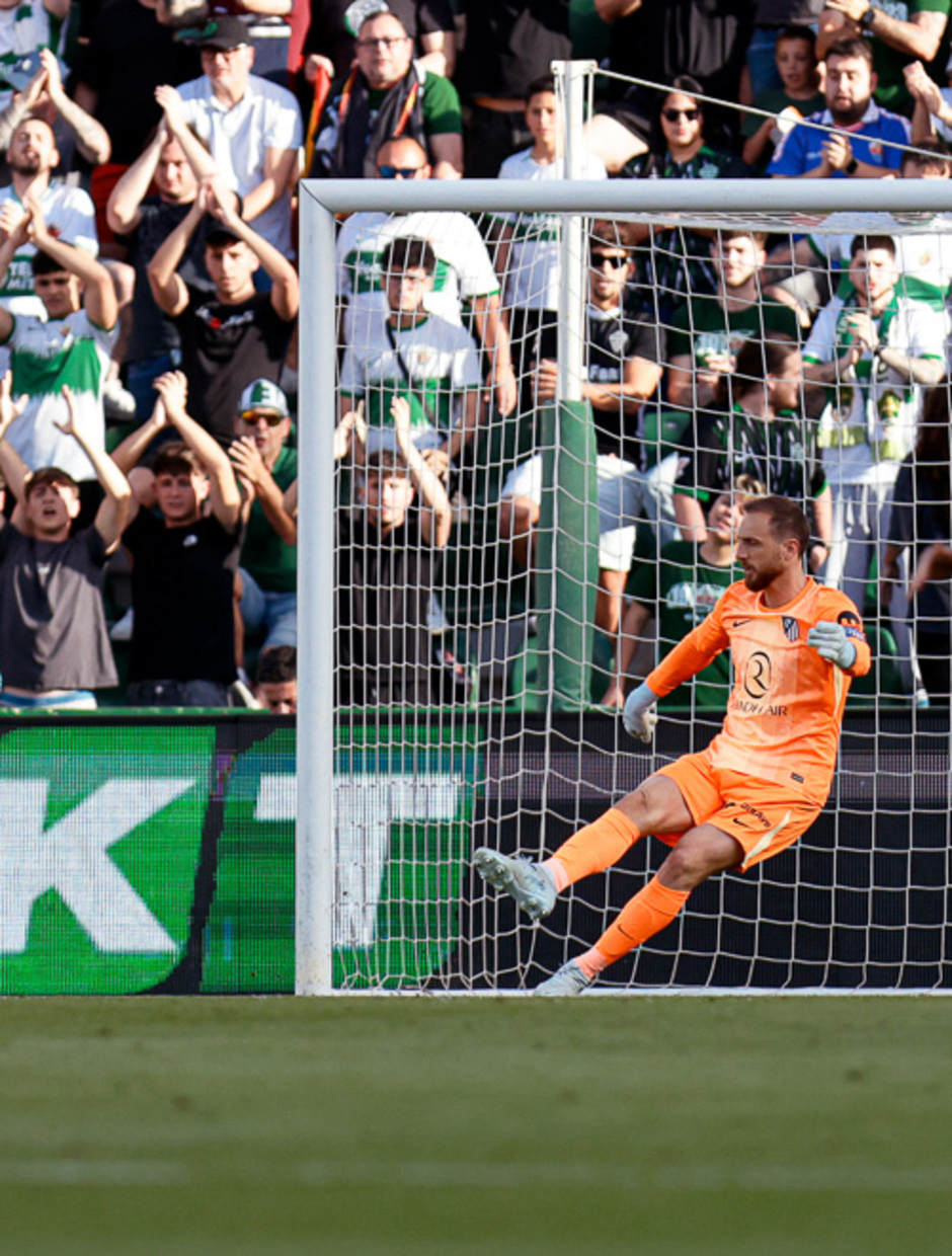 Oblak volvió a los palos tras su lesión sin poder hacer nada para evitar la derrota.