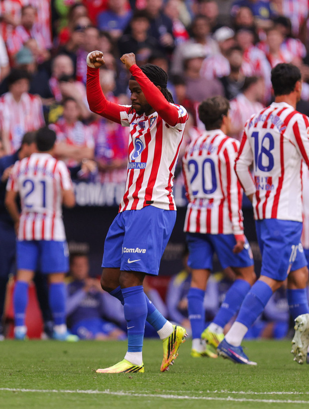 Lookman celebra el gol del Atlético ante el Girona